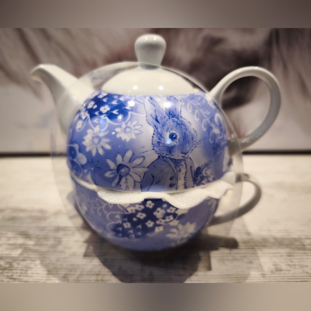 💙🤍💙🤍Brand New 🆕 Peter Rabbit Blue and White Teapot with Cup Set🤍💙🤍💙